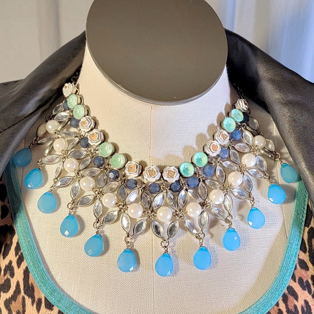 Blue/green beaded collar with pearls roses crystals – chain back in bronze